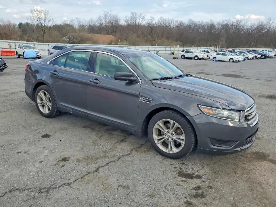 2015 FORD TAURUS SE  