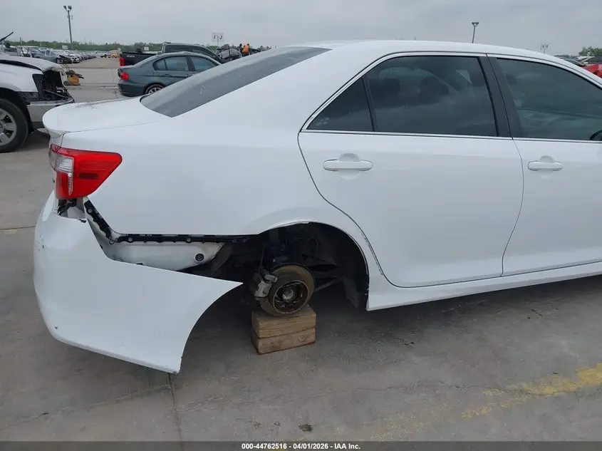 2014 TOYOTA CAMRY SE