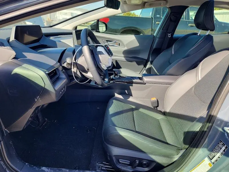 2024 TOYOTA PRIUS XLE  