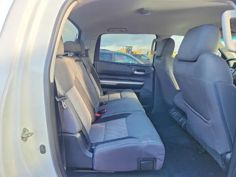 2016 TOYOTA TUNDRA CREWMAX SR5  