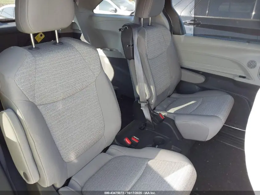 2022 TOYOTA SIENNA LE