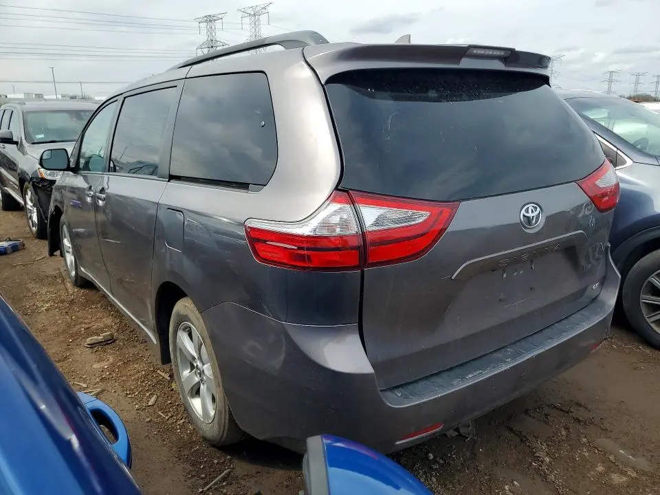 2018 TOYOTA SIENNA LE  