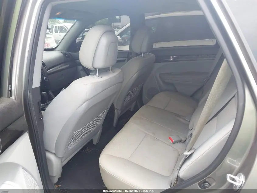 2013 KIA SORENTO LX