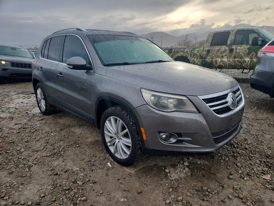 2011 VOLKSWAGEN TIGUAN S  
