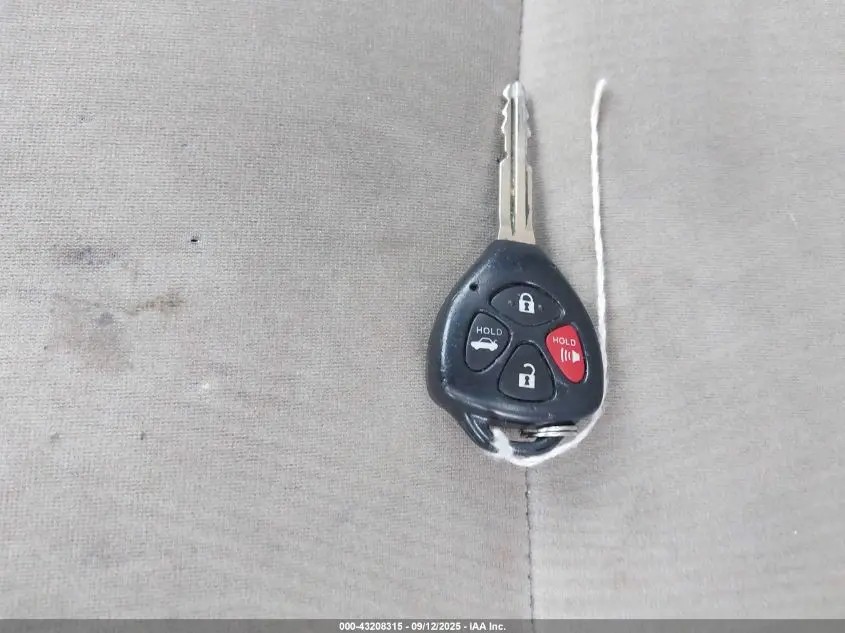 2013 TOYOTA COROLLA LE