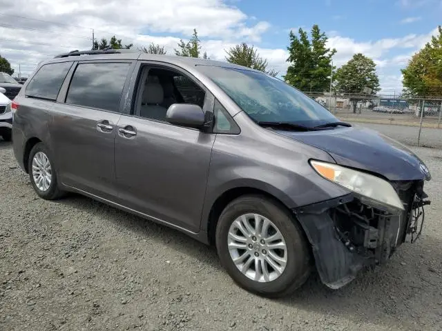 2011 TOYOTA SIENNA XLE  