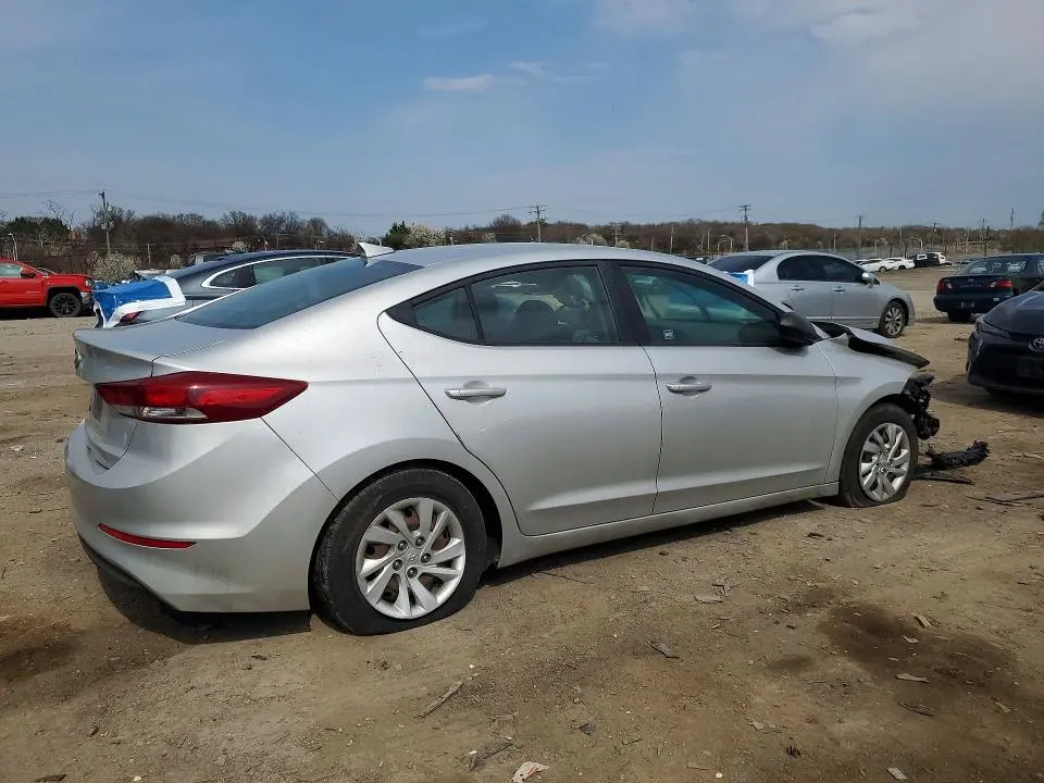 2018 HYUNDAI ELANTRA SE  