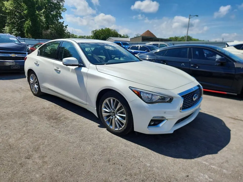 2021 INFINITI Q50 LUXE  