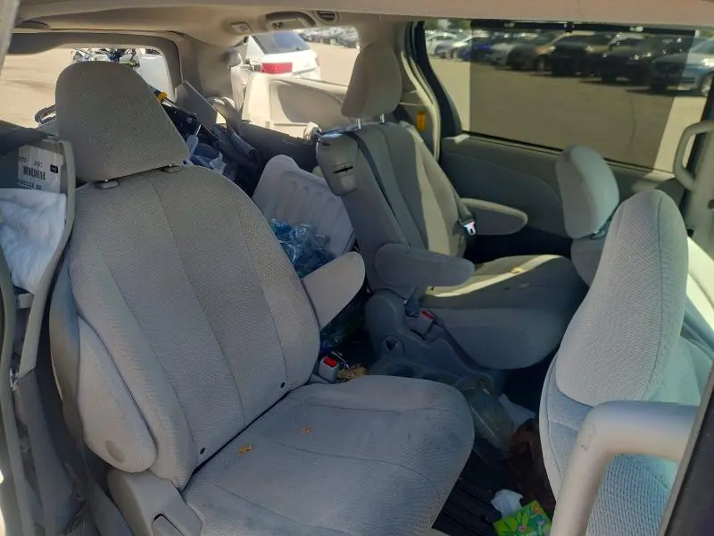 2014 TOYOTA SIENNA LE 8-PASSENGER  