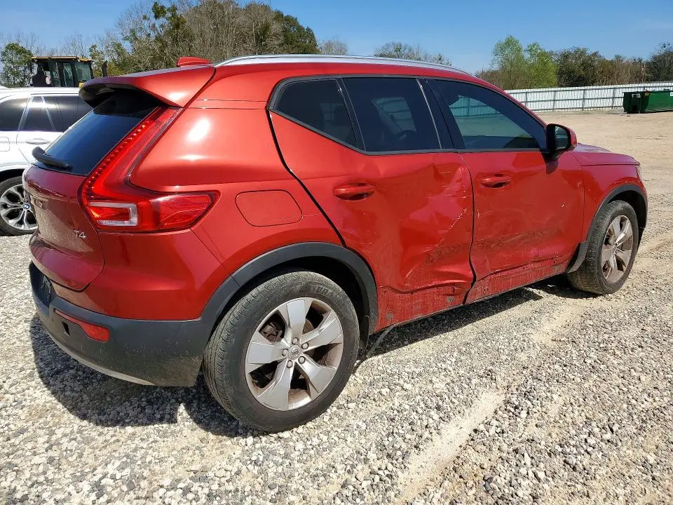 2020 VOLVO XC40 T4 MOMENTUM  