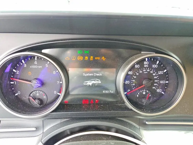 2024 KIA CARNIVAL LX  