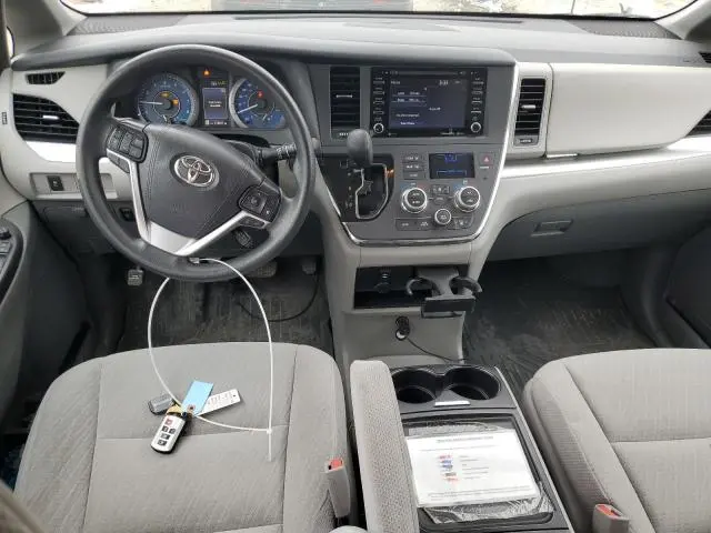 2019 TOYOTA SIENNA LE  