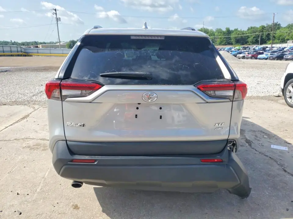 2022 TOYOTA RAV4 XLE  