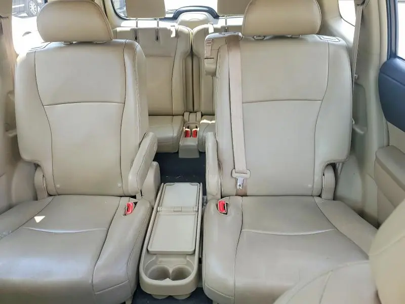 2013 TOYOTA HIGHLANDER SE  
