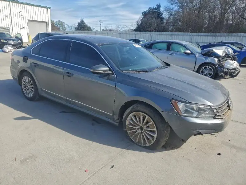 2016 VOLKSWAGEN PASSAT SE  