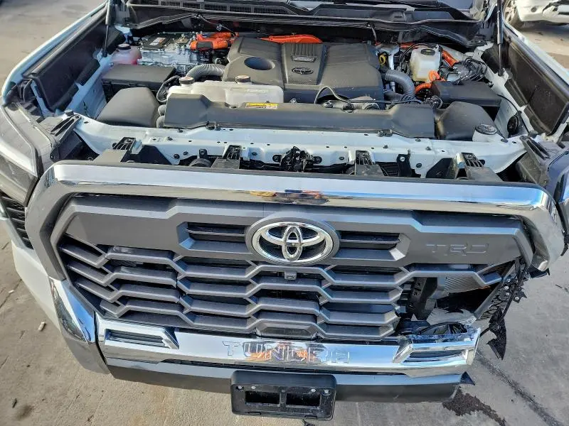 2025 TOYOTA TUNDRA CREWMAX PLATINUM  