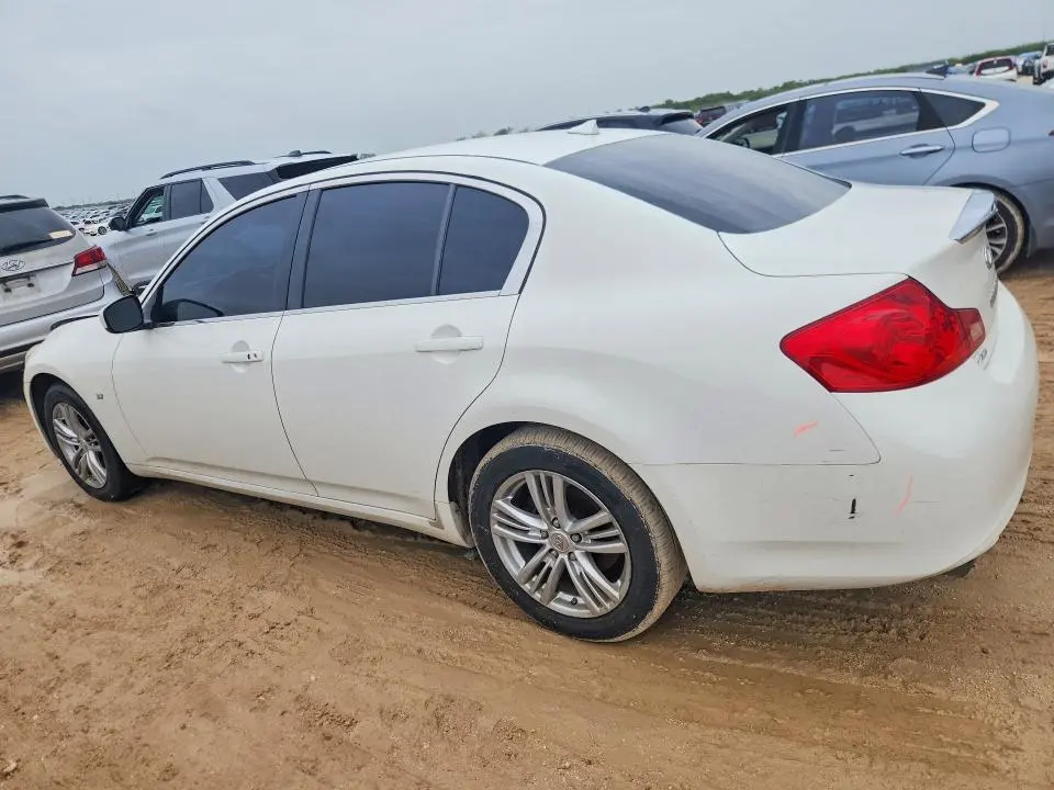 2015 INFINITI Q40 BASE  