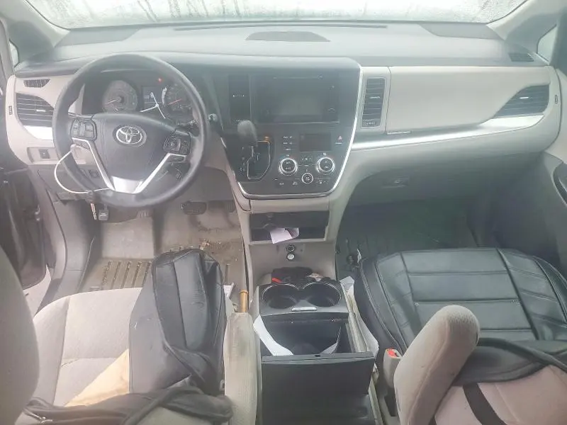 2017 TOYOTA SIENNA LE  