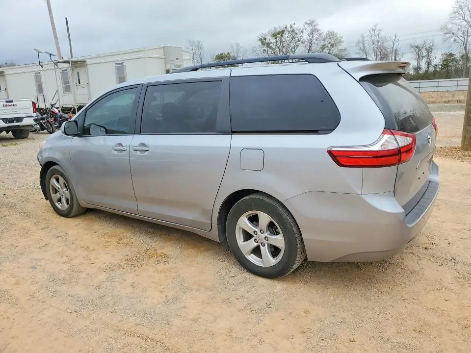 2016 TOYOTA SIENNA LE  