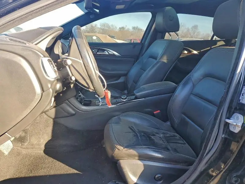 2017 INFINITI QX30 BASE  