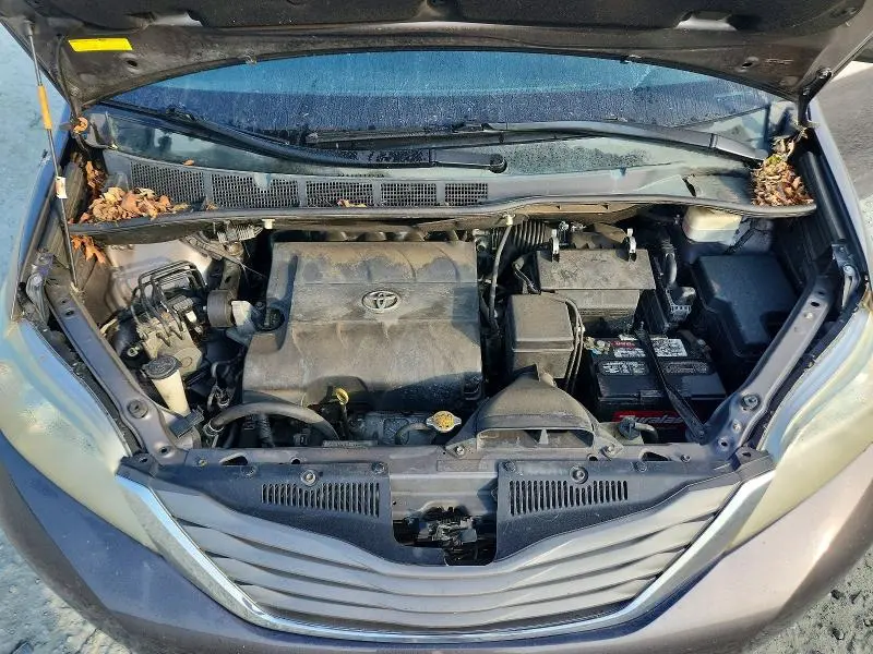 2013 TOYOTA SIENNA XLE 8-PASSENGER  