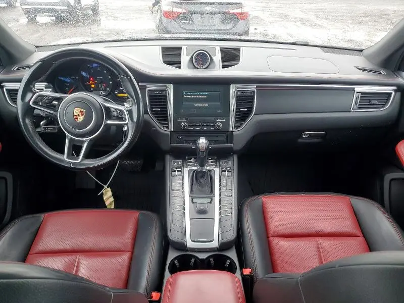 2018 PORSCHE MACAN   