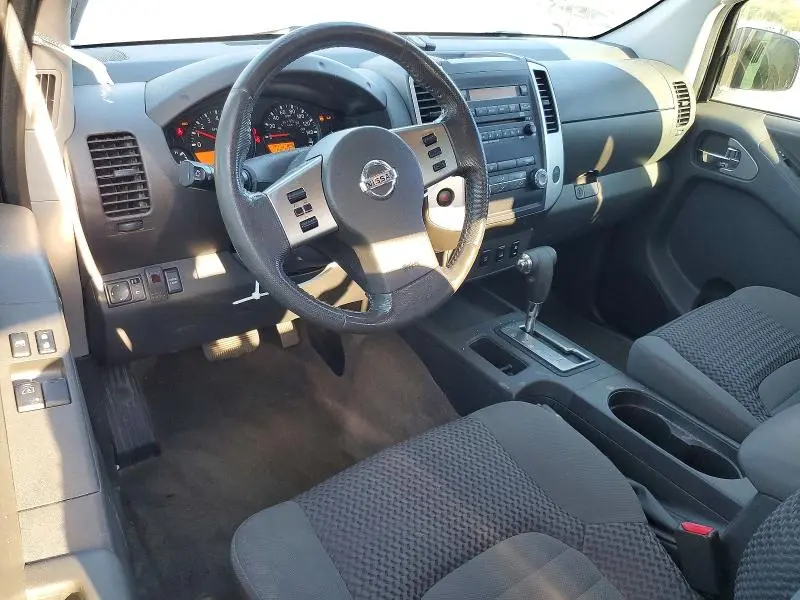 2011 NISSAN FRONTIER SV V6  