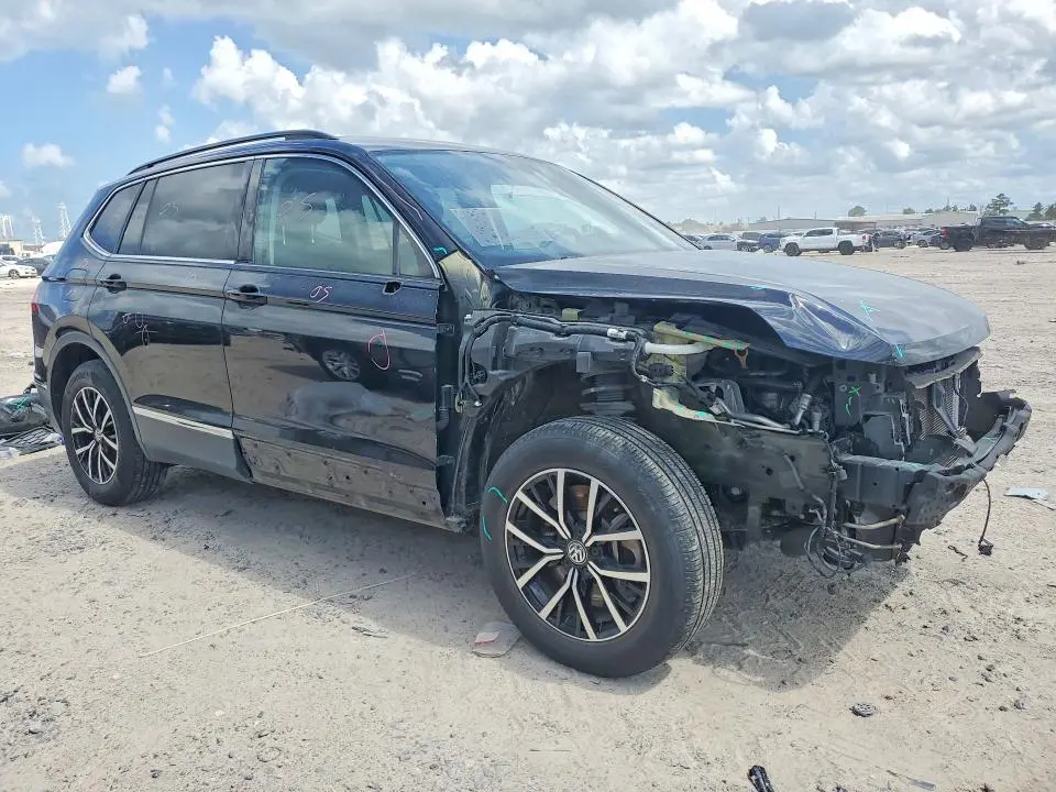 2021 VOLKSWAGEN TIGUAN SE  