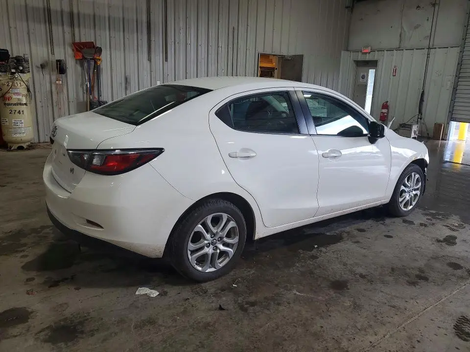 2017 TOYOTA YARIS IA BASE  