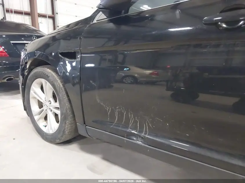 2015 FORD TAURUS SE