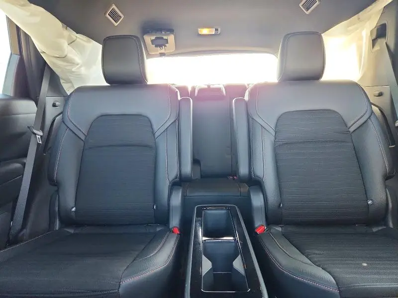 2023 NISSAN PATHFINDER SV  