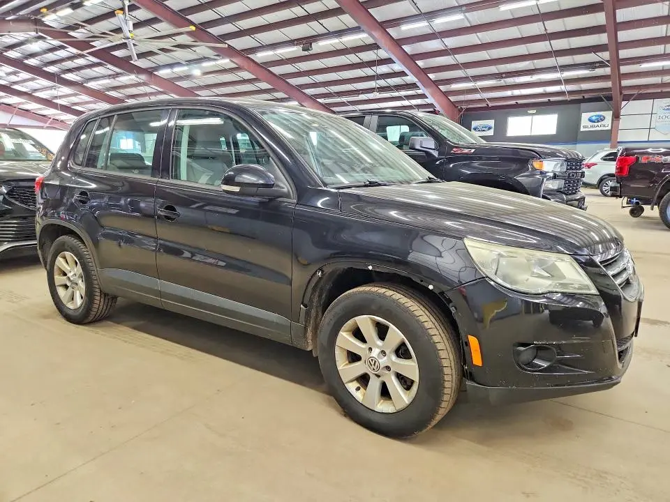 2010 VOLKSWAGEN TIGUAN SE  