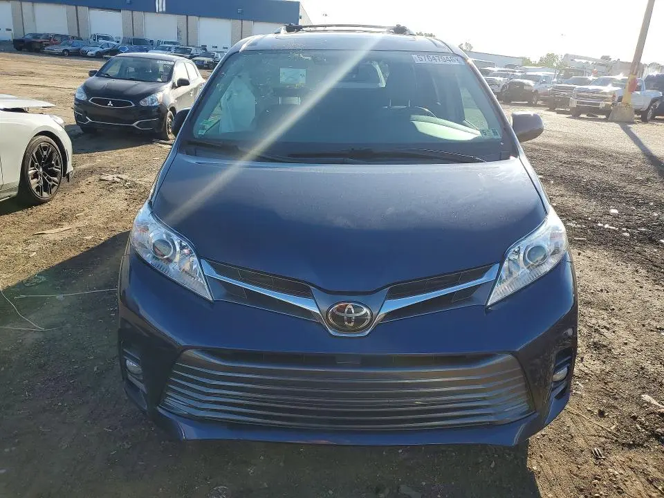 2018 TOYOTA SIENNA XLE 7-PASSENGER  