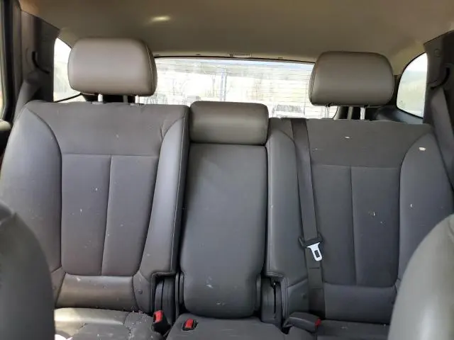 2011 HYUNDAI SANTA FE SE  