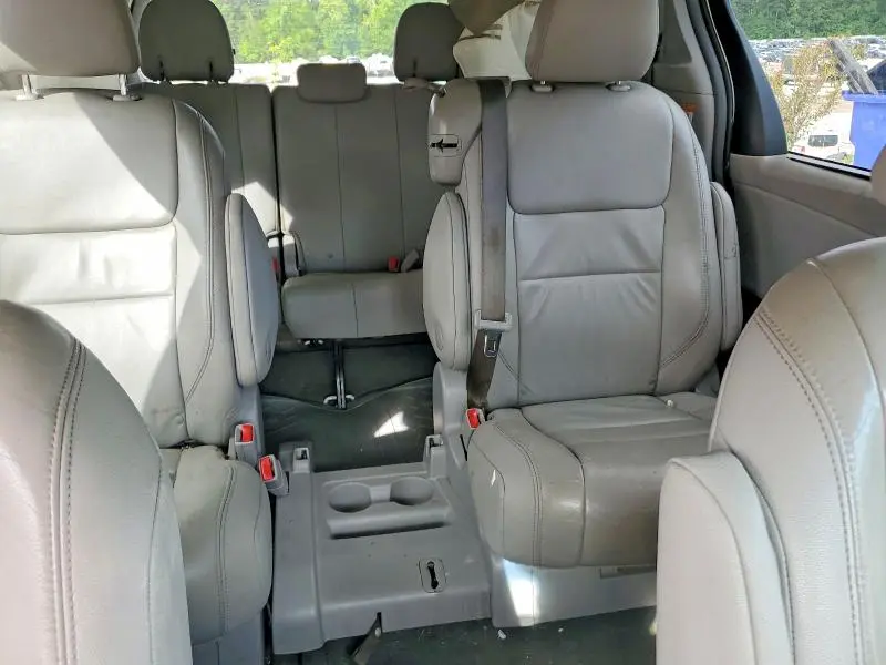 2015 TOYOTA SIENNA XLE PREMIUM 8-PASSENGER  