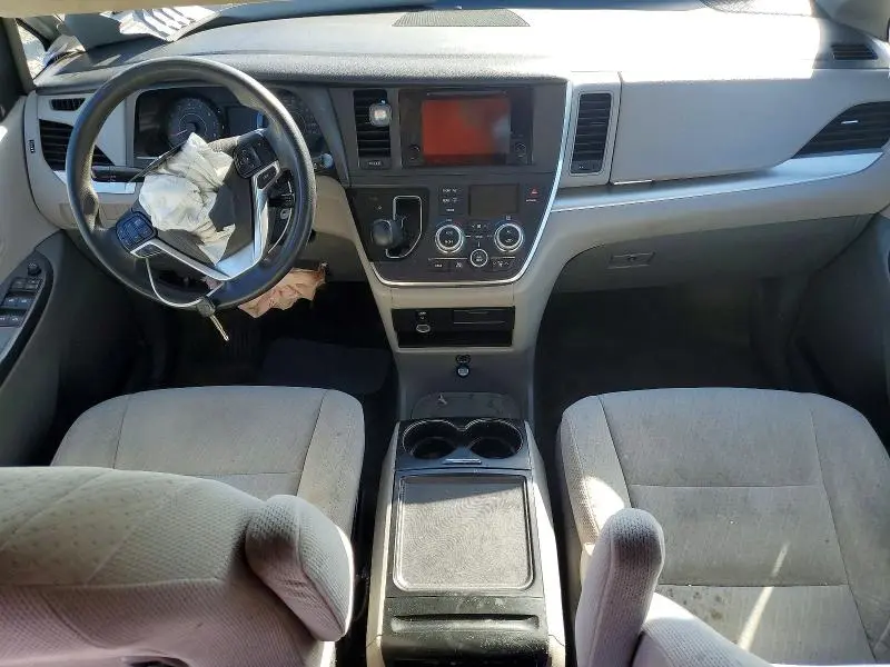 2017 TOYOTA SIENNA LE  