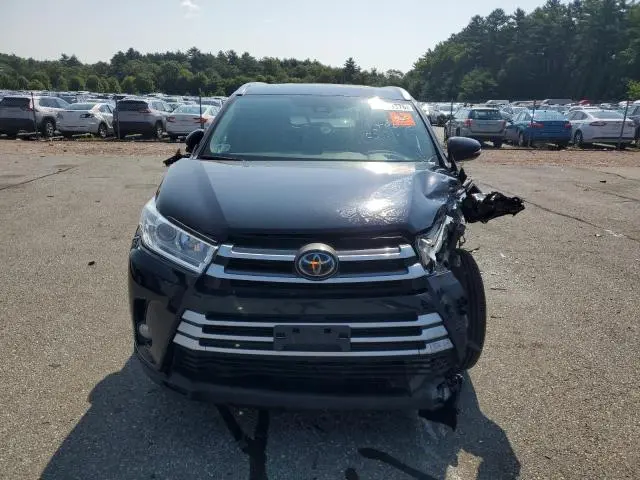 2019 TOYOTA HIGHLANDER SE  