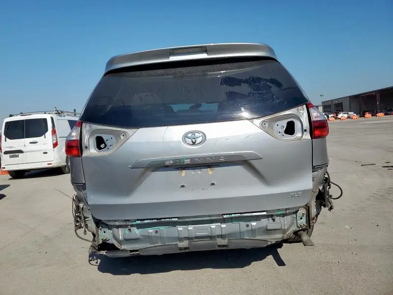 2017 TOYOTA SIENNA XLE  