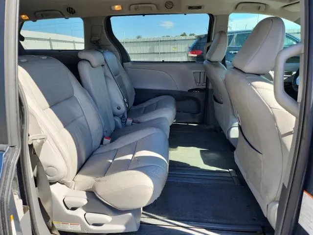 2015 TOYOTA SIENNA XLE  