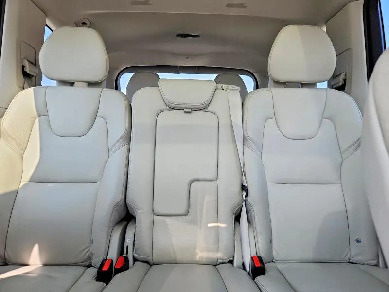 2021 VOLVO XC90 T6 MOMENTUM  
