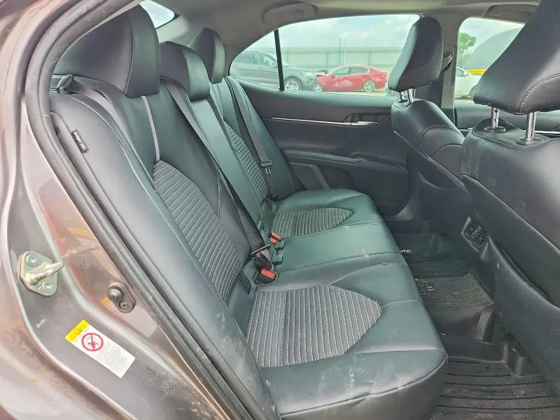 2018 TOYOTA CAMRY SE  
