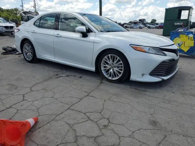 2020 TOYOTA CAMRY XLE  