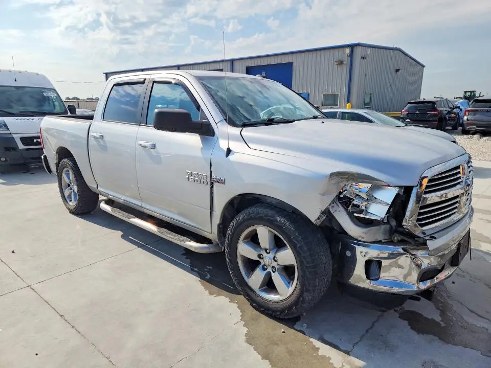 2016 RAM 1500 SLT  