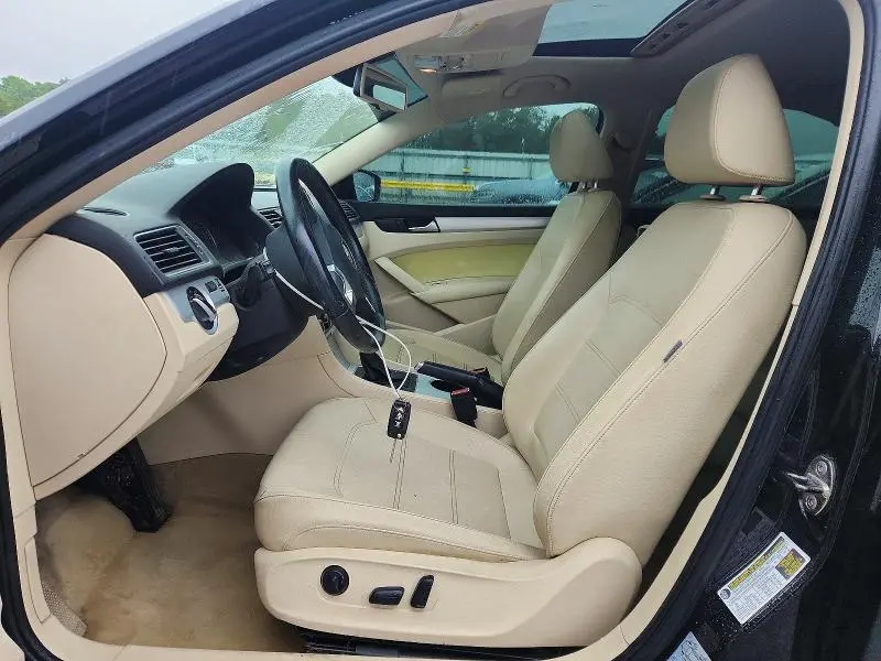2013 VOLKSWAGEN PASSAT SE  