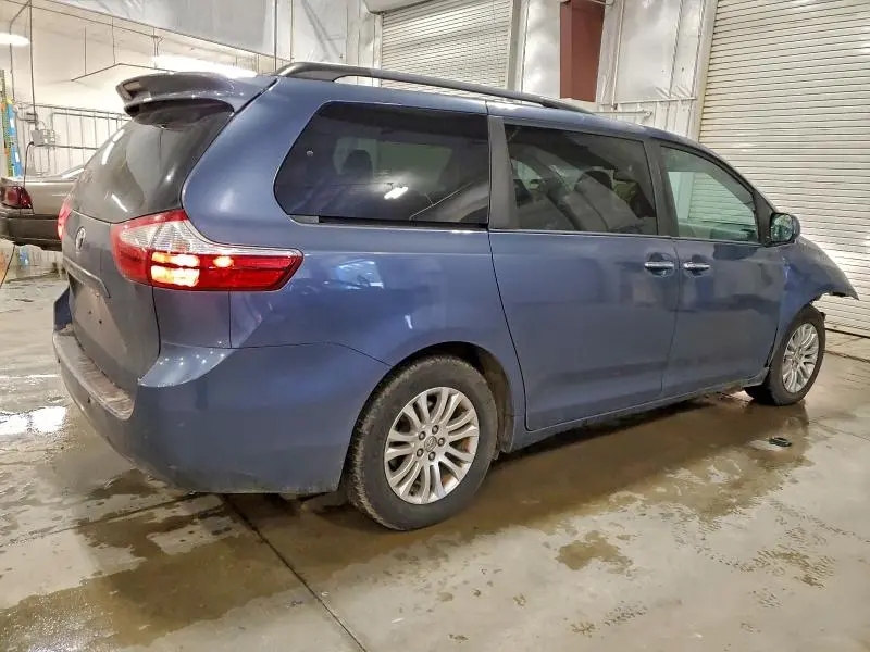 2015 TOYOTA SIENNA XLE  