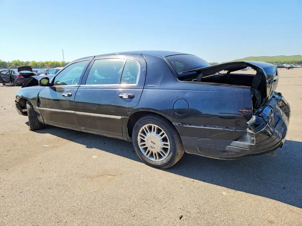 2011 LINCOLN TOWN CAR EXECUTIVE L  