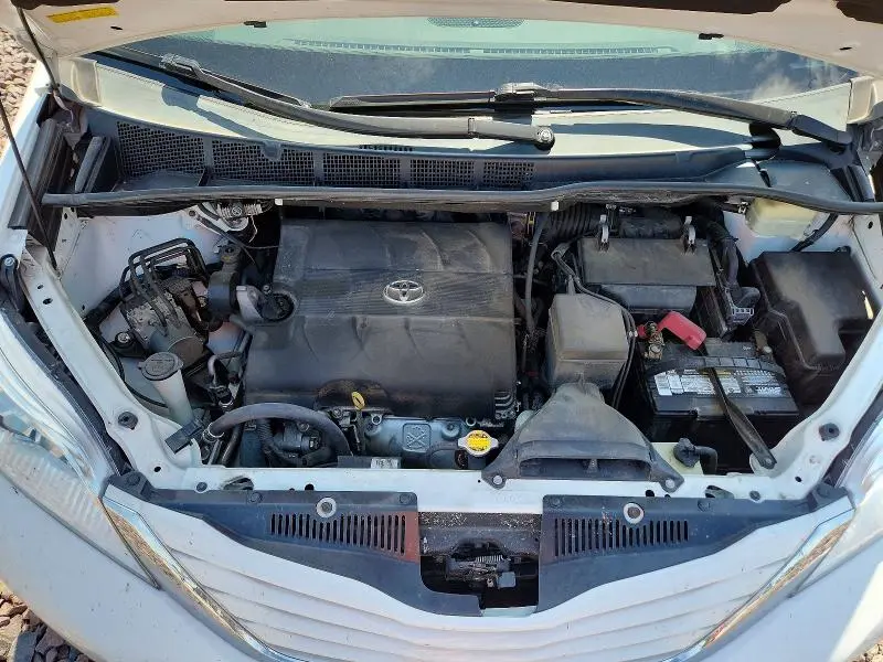 2016 TOYOTA SIENNA LE  