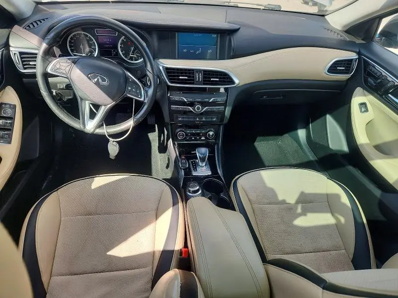 2019 INFINITI QX30 LUXE  