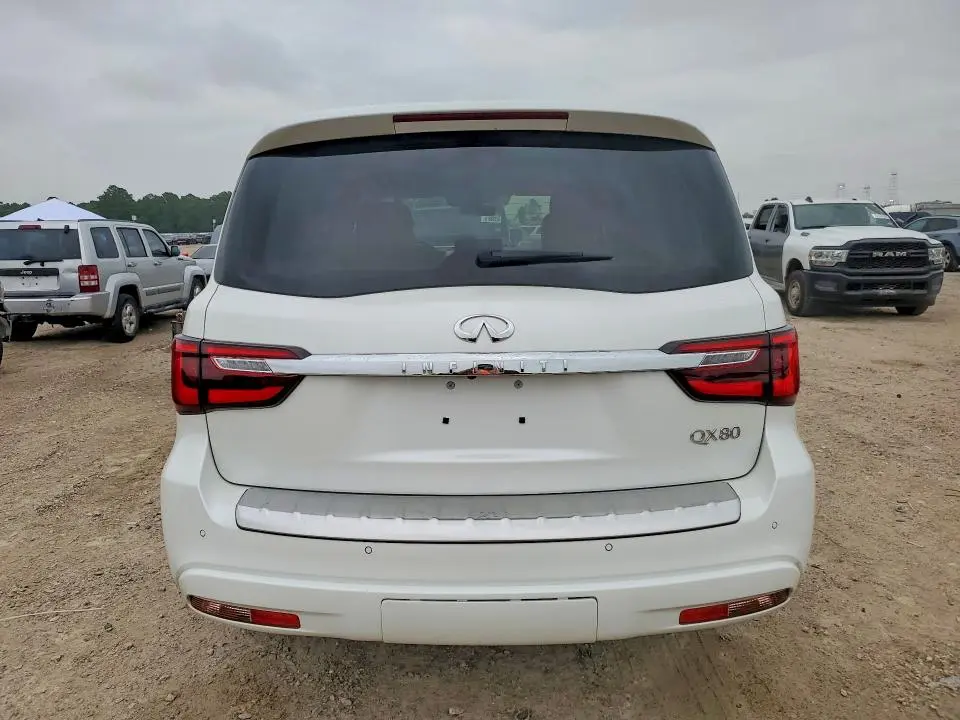 2022 INFINITI QX80 LUXE  