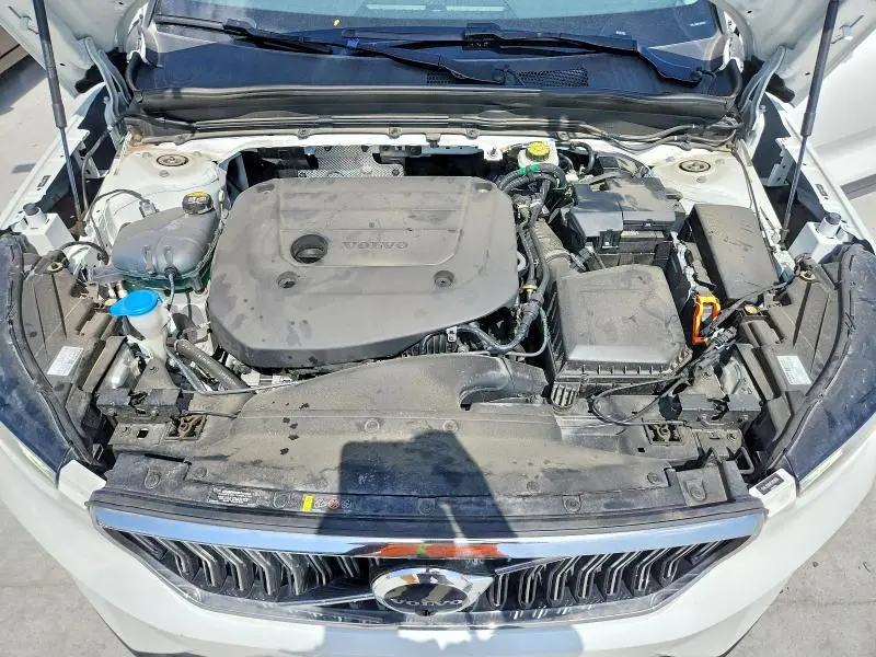 2023 VOLVO XC40 PLUS  
